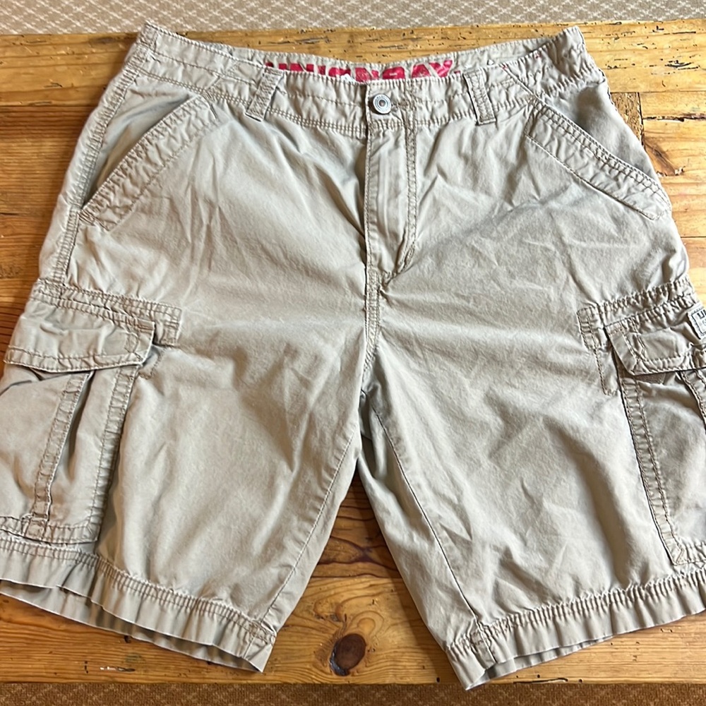 Union bay cargo shorts - 34X10” - khaki